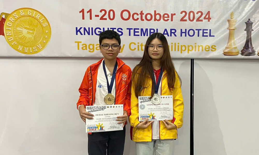 Tu Linh wins silver at Asian U20 Chess Championship; Phuong Thuy wins gold at National Badminton Championship for Outstanding Players